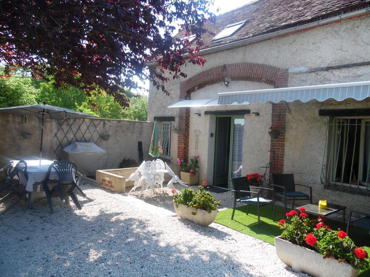 Le Clos Des Tuileries Montholon Buitenkant foto