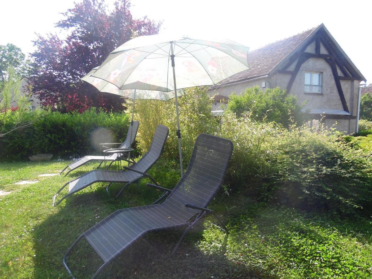 Le Clos Des Tuileries Montholon Buitenkant foto