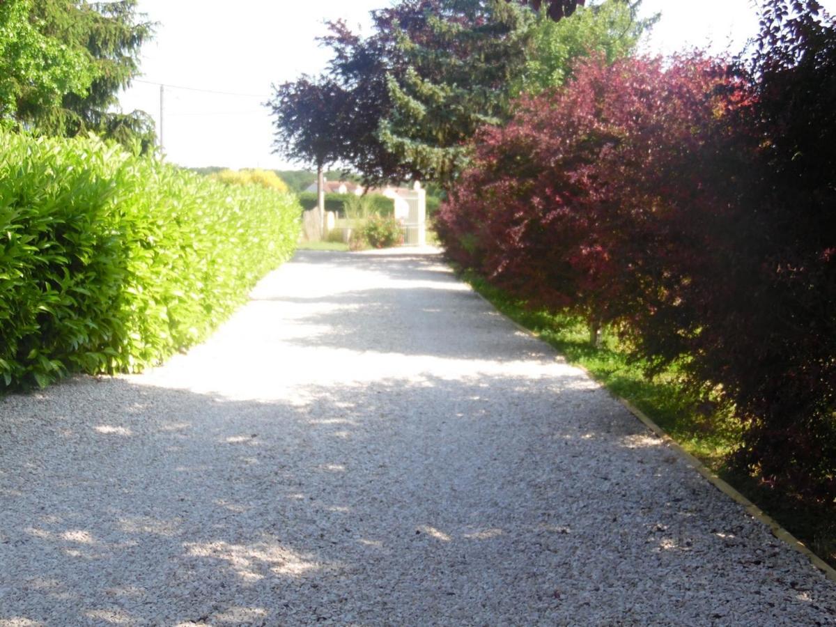 Le Clos Des Tuileries Montholon Buitenkant foto