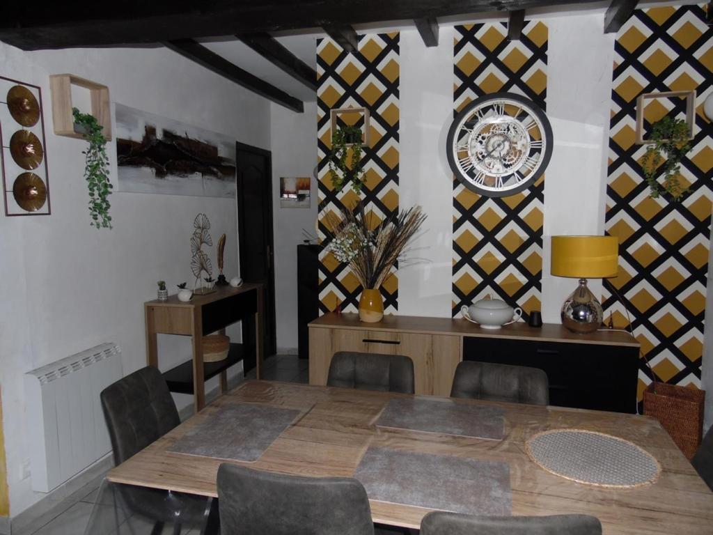 Le Clos Des Tuileries Montholon Buitenkant foto