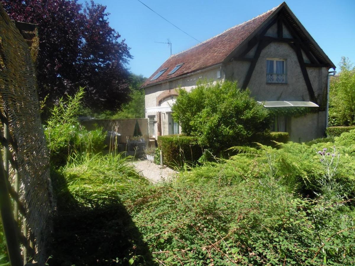 Le Clos Des Tuileries Montholon Buitenkant foto
